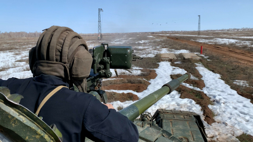 На полигоне под Оренбургом будущие офицеры из Казани и Донецка провели боевые стрельбы