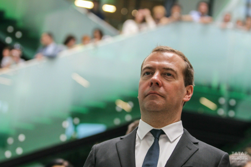 Медведев назвал Макрона пособником атаковавших «Крокус» террористов