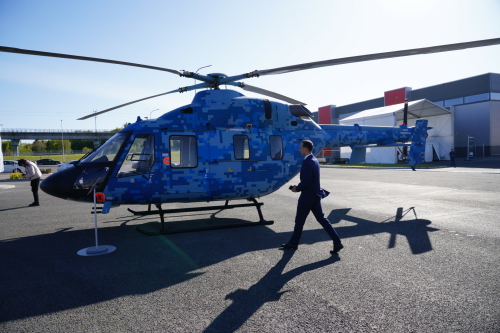 «Ансат», катер и мобильный дом: что показали Минниханову на уличной выставке KazanForum