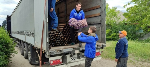 Буинцы доставили в Лисичанск более двух километров стальных труб и семь тонн овощей