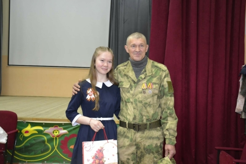 «Дают дополнительные силы в бою»: боец СВО поблагодарил мензелинскую школьницу за письмо