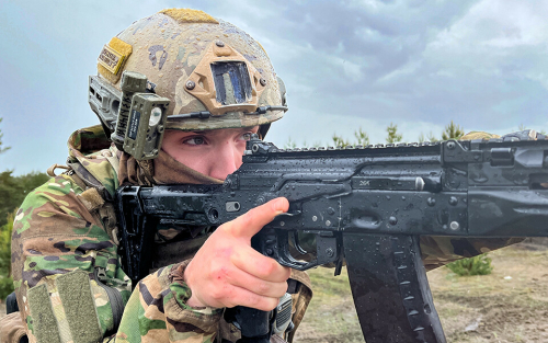 «Они возвращаются другими людьми»: истории инструкторов, обучающих новобранцев на СВО