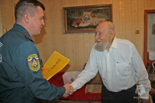 В подарок ко Дню Победы в квартире ветерана из Казани установили пожарный извещатель