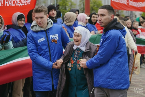 «Дань памяти и уважения»: молодежь Татарстана выстроила живой коридор для ветеранов
