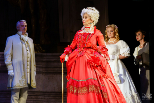 Костюмы Зайцева и фокус на Графине — чем запомнится «Пиковая дама» Житинкина