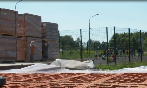 «Всесторонняя помощь»: семье бойца СВО помогли со строительством дома