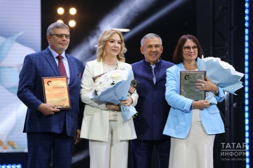 Минниханов: в Татарстане работают 50 тыс. медиков, от народа хочу сказать им спасибо