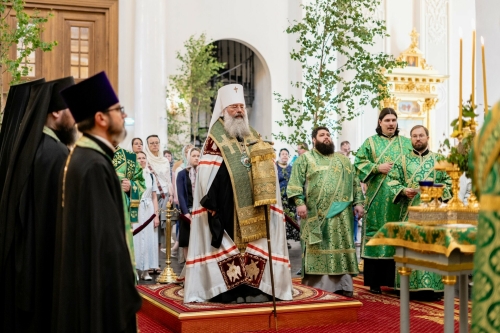В День Святой Троицы митрополит Кирилл возглавил Литургию в Свияжском женском монастыре