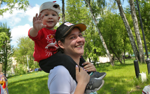 «Число многодетных выросло вдвое»: какие выплаты положены семьям с детьми в Татарстане