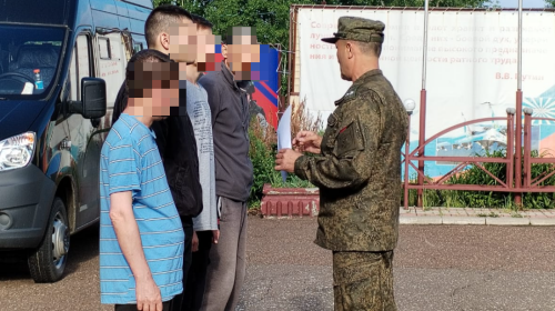 Из Нижнекамска к местам службы проводили четырех военных по контракту