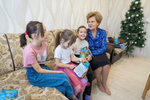 Путин предложил ввести выплату для многодетных ко Дню семьи, любви и верности