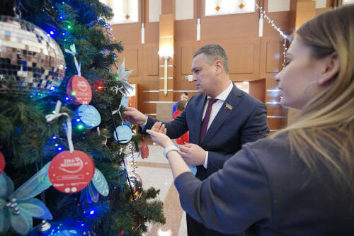 Депутаты Госсовета РТ исполнили мечты детей в рамках акции «Елка желаний»