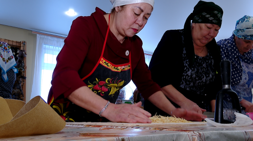 Альметьевские волонтеры за год передали в зону СВО полтонны домашней лапши