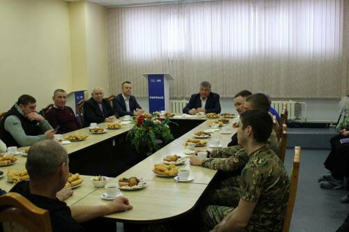 «Должны чувствовать надежный тыл»: глава Новошешминска встретился с бойцами СВО