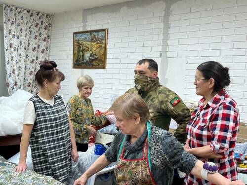 «С любовью, душой, энтузиазмом»: челнинцы шьют одеяла из лоскутков для бойцов СВО