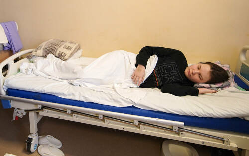 «Тазик выдержал, а я – нет»: катаясь с горки, девушка сломала позвоночник и попала в РКБ