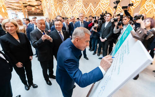 Минниханов и Любимова осмотрели новое здание театра Камала в Казани