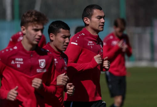 Нужны места для легионеров: почему «Рубин» отдает в аренду Рахмоналиева и Ашурматова