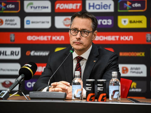 Главный тренер «Авангарда» Ги Буше попал в аварию в Омске