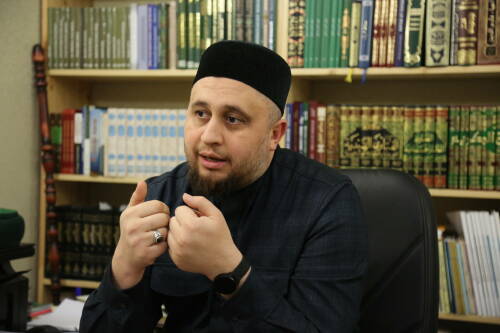 Чай с хазратом: «Есть секты, которые утверждают, что у Бога две руки и две ноги»