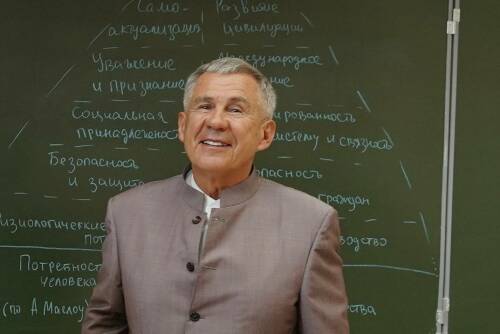 Рустам Минниханов посетил новый образовательный центр «Тарбия узяге» в селе Усады