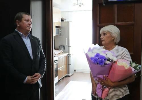 «Своих не бросаем»: глава Мамадышского района навестил родителей участников СВО