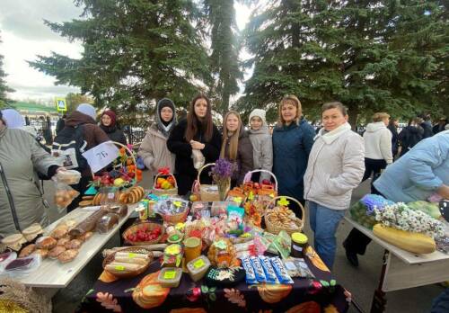 В Актанышской школе на ярмарке собрали 132 тыс. рублей в поддержку бойцов СВО
