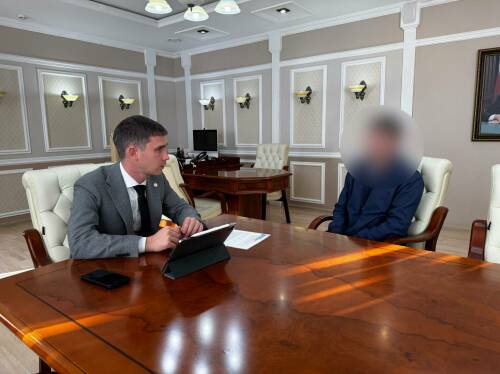 Связь с передовой: глава Менделеевского района передал рации бойцам СВО