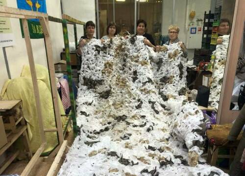 Волонтеры Альметьевска приступили к плетению «зимних» маскировочных сетей для СВО