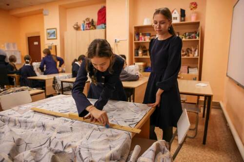 Школьники Альметьевска сшили более 500 пижам для бойцов СВО и детей-сирот