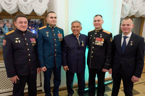 «Татар атасы» и орден «Аль-Фахр»: как Минниханов встречался с земляками в Москве