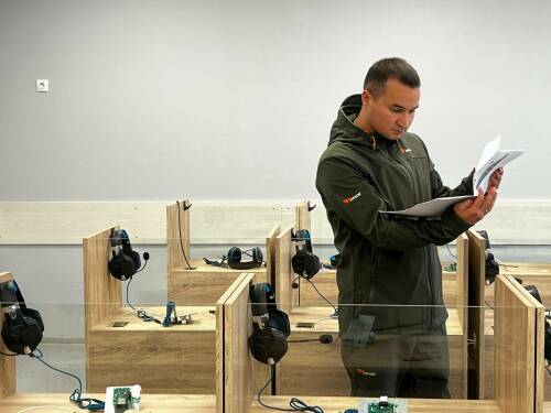 Татарстан обеспечил школу №2 подшефного города Рубежное техникой для изучения языков