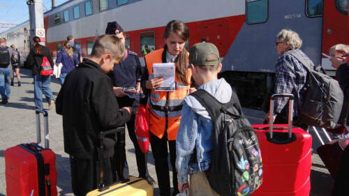 «Уступи дорогу поездам!»: почти 40 тыс. детей и родителей узнали о безопасности на ЖД