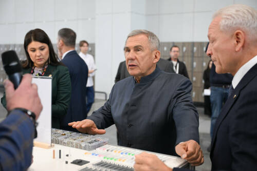 Минниханов осмотрел выставку, организованную в рамках форума «ТЕМП» по металлообработке