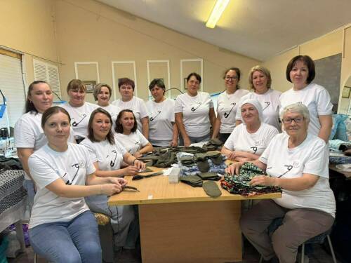 Балаклавы, противодроновые шторы: волонтеры Нурлата три года шьют для бойцов СВО