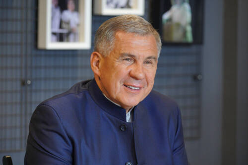 Рустам Минниханов посетил инжиниринговый центр «Кронштадт» в Санкт-Петербурге