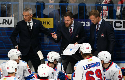 У наставника СКА проблемы с атмосферой в раздевалке: Ларионов поругался с Голдобиным