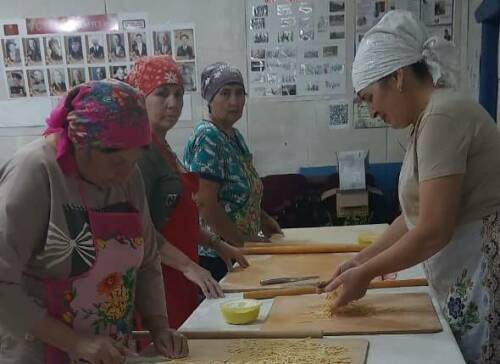 «Частичка заботы и тепла»: сельчанки Актанышского района приготовили лапшу бойцам СВО