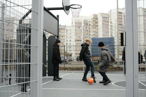 В казанском парке «Континент» открыли многофункциональную спортивную площадку