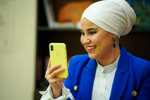 Эксперт заявила, что близость к экрану во время видеозвонка нарушает личные границы