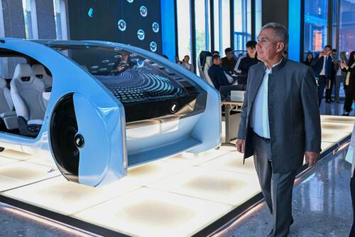 Минниханов посетил штаб-квартиру LinGin и изучил новейшие технологии для автомобилей