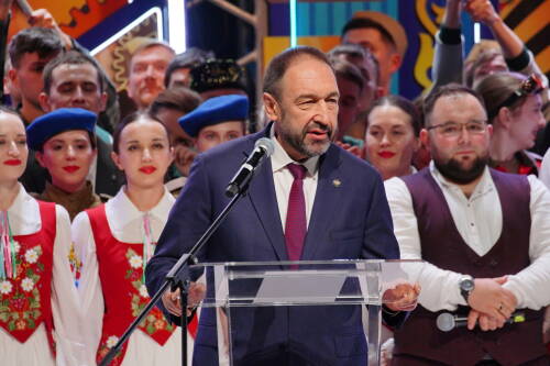 В КРК «Пирамида» прошел финал фестиваля «Безнен заман», Гран-при вручил Алексей Песошин