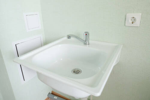 За выброс раковины или унитаза в мусорный контейнер нарушителя ждет штраф - юрист