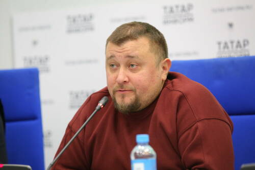 На гастролях Мензелинского театра в Казани в спектакле из шкафа вылезет Марат Яруллин