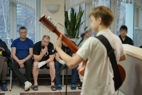 Активисты Комитета семей воинов Отечества РТ навестили в госпитале раненых бойцов