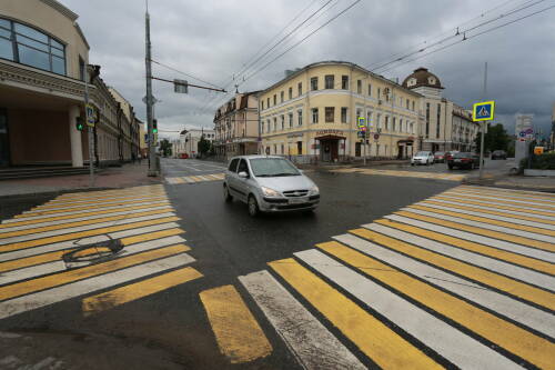 За езду с дальним светом фар в городе водителя оштрафуют – автоюрист