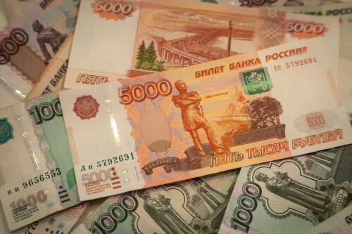 В России удвоилось число отраслей с зарплатой выше 150 тысяч рублей