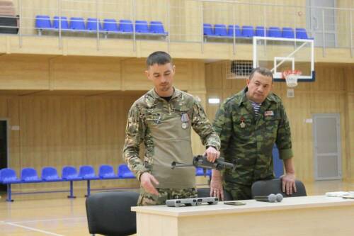 В Буинске участник программы «Батырлар» провел для детей занятие по управлению БПЛА