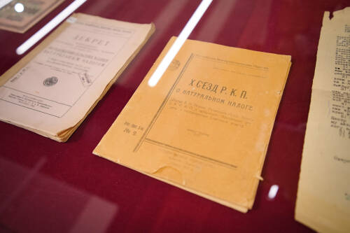 Шкурку бобра и монеты Золотой Орды показали на выставке «Эволюция налоговой службы»