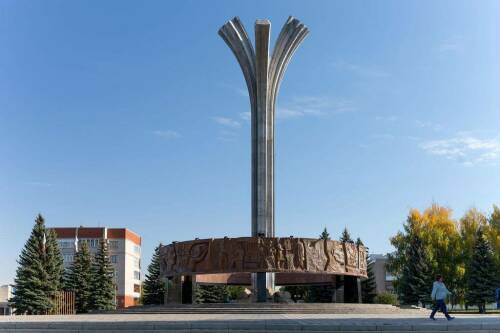 Монумент нефтяникам в Лениногорске планируют внести в реестр памятников архитектуры